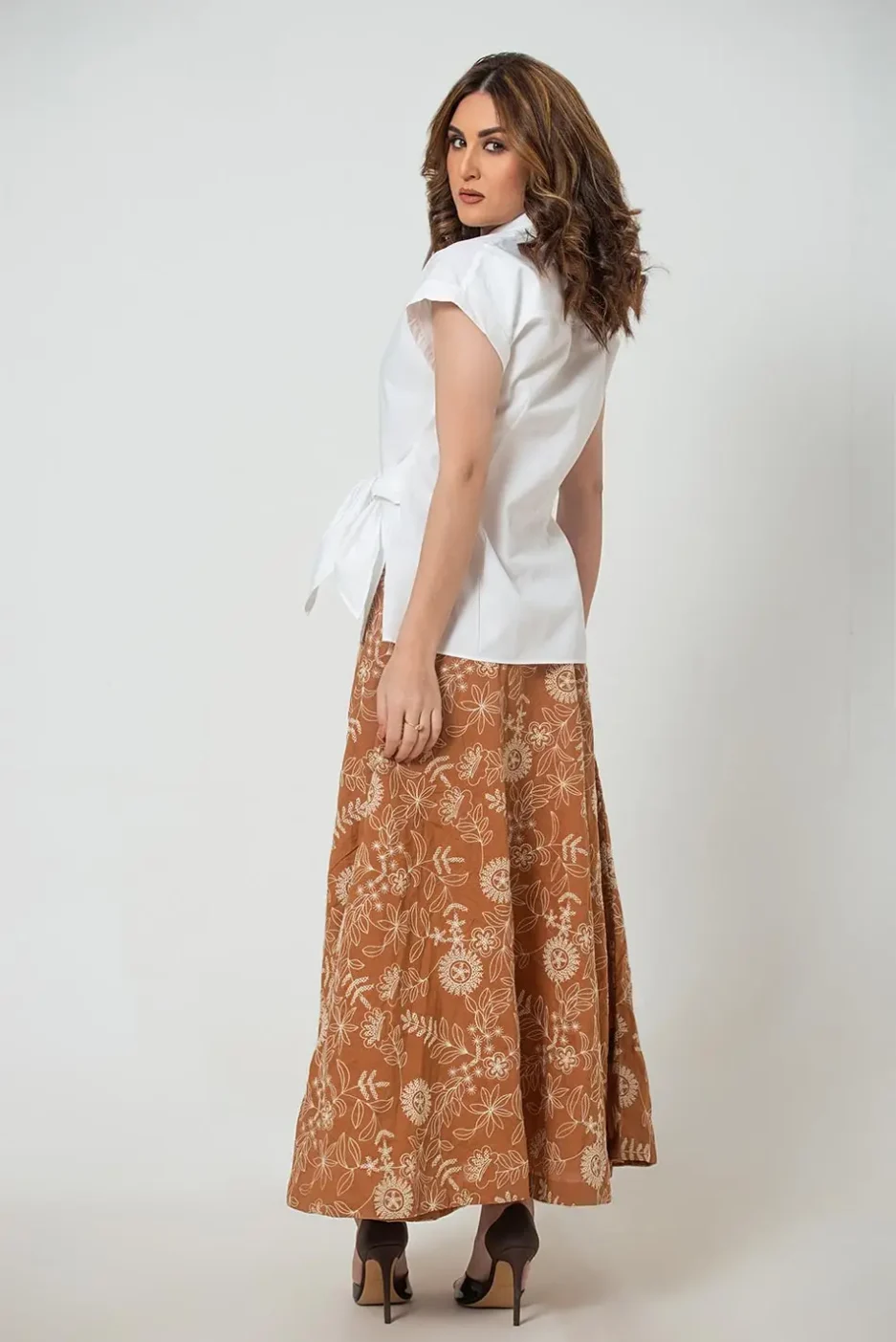 Office White / Timeless Brown
